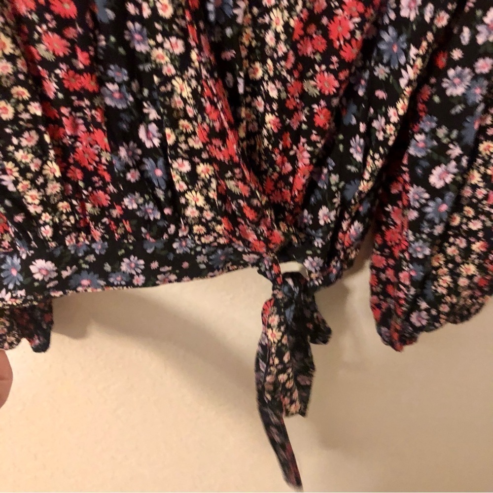 American eagle floral balloon long sleeve blouse w tie and clasp nwot size s - Picture 3 of 5